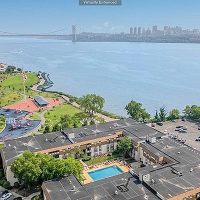 1111 River Rd #G28, Edgewater, NJ 07020