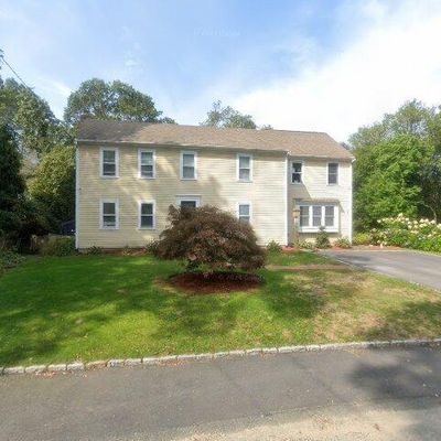 17 Pond Meadow Dr, Marstons Mills, MA 02648