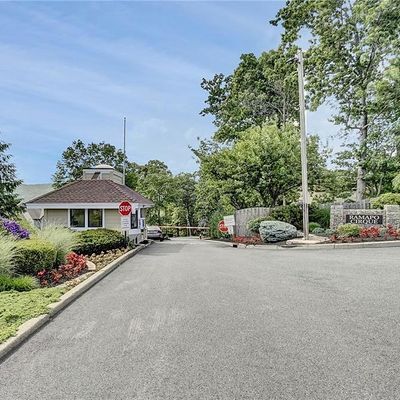 14 Dakota Ct, Suffern, NY 10901