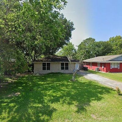 1819 W Blum St, Alvin, TX 77511