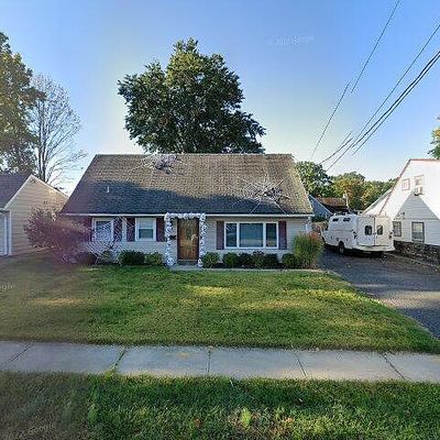 27 Lake Ave, Colonia, NJ 07067