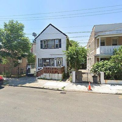 227 Bch 86th St, Rockaway Bch, NY 11693