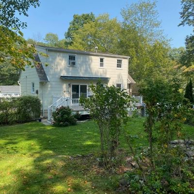 32 Cleveland Dr, West Milford, NJ 07480