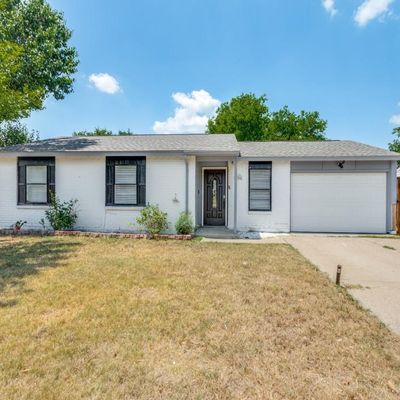 320 Guadalupe Dr, Saginaw, TX 76179