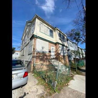 321 Leslie St, Newark, NJ 07112