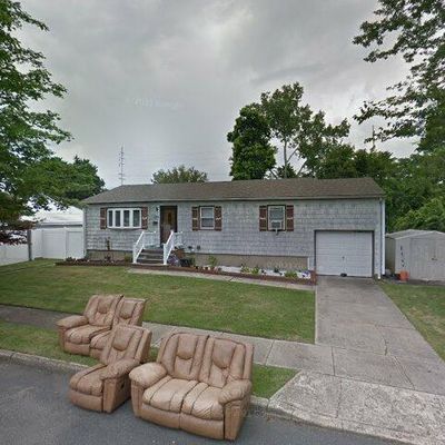 334 Nevada St, Lindenhurst, NY 11757