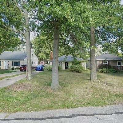 33741 Kenilworth Rd, Eastlake, OH 44095