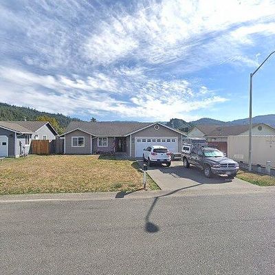 275 N Bradford St, Smith River, CA 95567