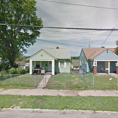 2806 Oakley Ave, Kansas City, MO 64128