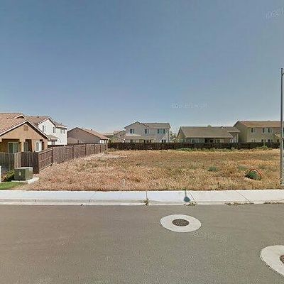 2925 Silver Ln, Livingston, CA 95334