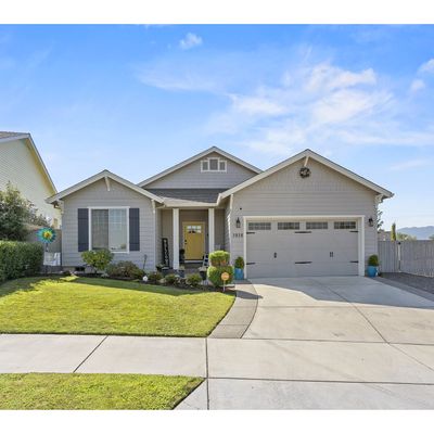 3828 Sherwood Park Dr, Medford, OR 97504