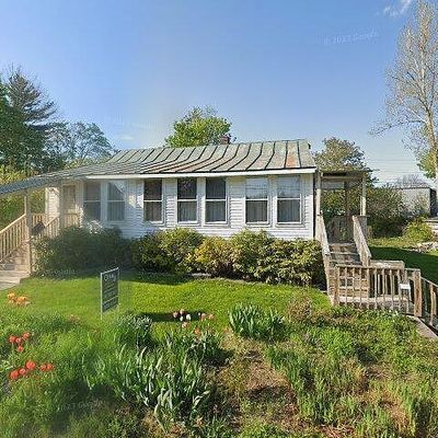 39 Sawyer St, Waterville, ME 04901