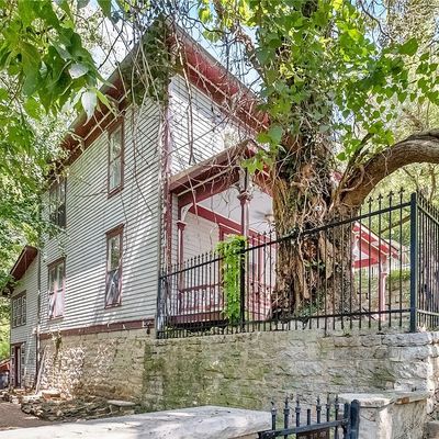 4 Armstrong St, Eureka Springs, AR 72632