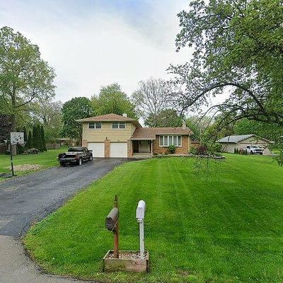 34 E Larkspur Ln, Bristol, IL 60512