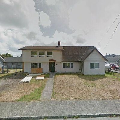 429 Spruce St E, Ilwaco, WA 98624