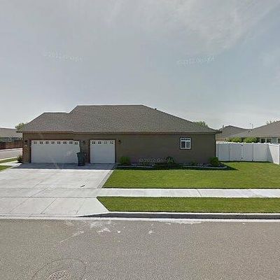 4404 Artesia Dr, Pasco, WA 99301