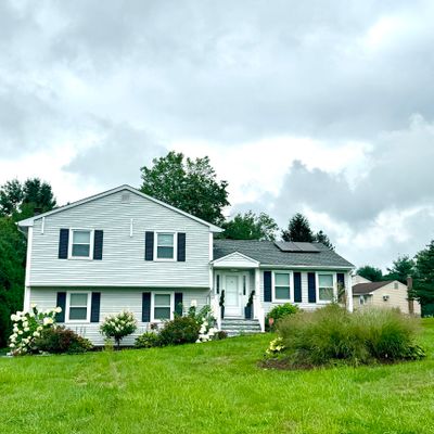 6 White Birch Cir, Bloomfield, CT 06002