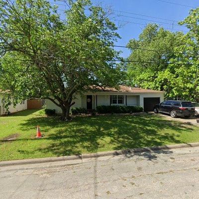 604 E Pine St, West, TX 76691