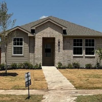 6728 Lake Overlook Dr, Fort Worth, TX 76135