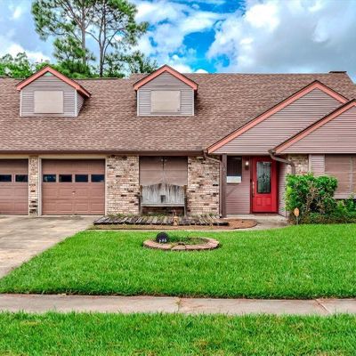 686 Meadowgreen Dr, Port Neches, TX 77651