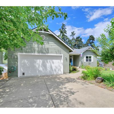 6880 Glacier Dr, Springfield, OR 97478