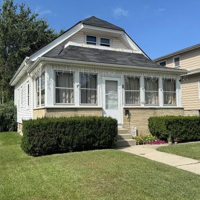 547 S Oak Park Ct, Milwaukee, WI 53214