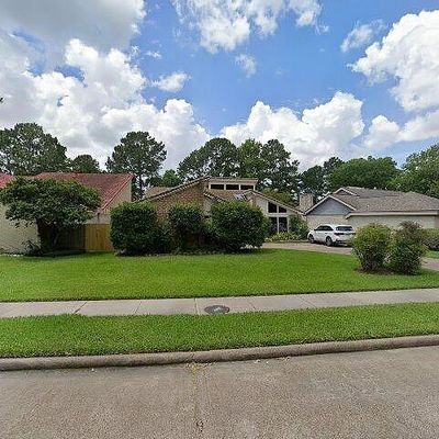 5827 Green Falls Dr, Houston, TX 77088