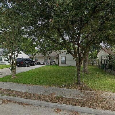 5835 Southington St, Houston, TX 77033