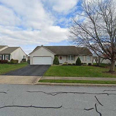 8 Lakeview Dr, Myerstown, PA 17067