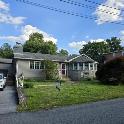 80 Park Ln, Glenmoore, PA 19343