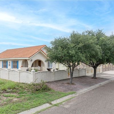 807 Fresno St, Zapata, TX 78076