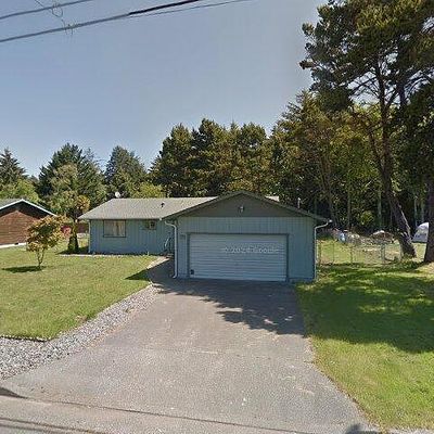 810 Vipond Dr, Crescent City, CA 95531