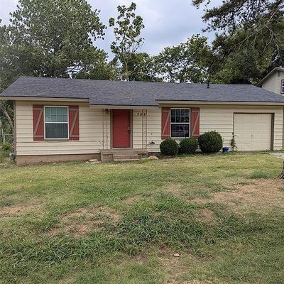 702 Lakeland Rd, Lake Dallas, TX 75065