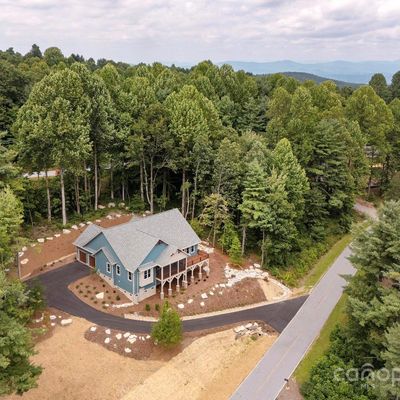 708 Hollybrook Dr, Flat Rock, NC 28731