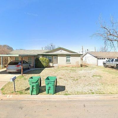 902 W Louisa Ave, Iowa Park, TX 76367