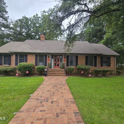 909 Gilchrist St, Laurinburg, NC 28352