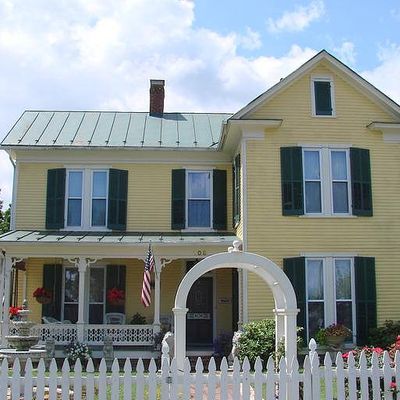 108 High St, Luray, VA 22835