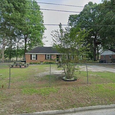 109 Woodside Rd, Greenville, NC 27834