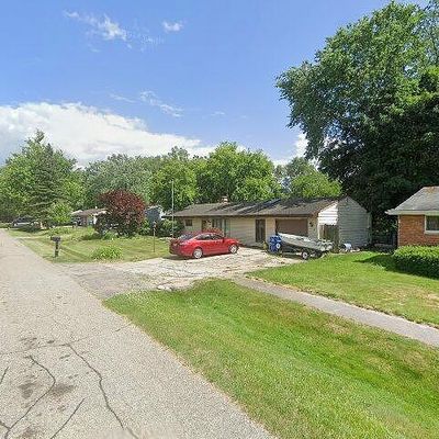 1095 Penarth St, Commerce Township, MI 48382