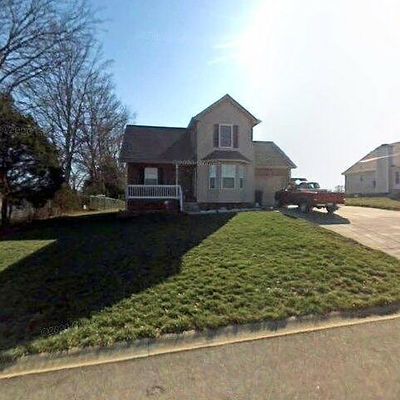 1096 Gunpoint Dr, Clarksville, TN 37042