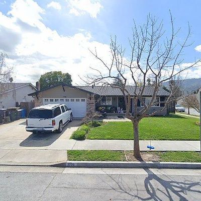 1096 Hacienda Dr, Gilroy, CA 95020