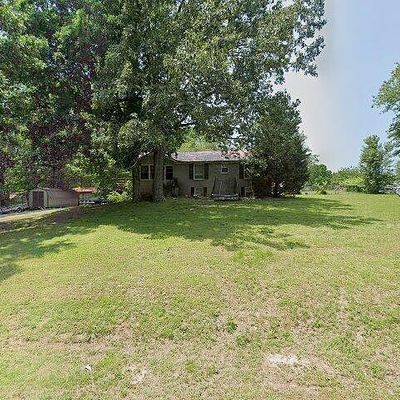 110 E Circle Dr, Burns, TN 37029