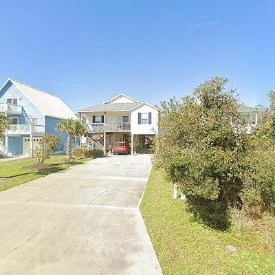 112 W Pelican Dr, Oak Island, NC 28465