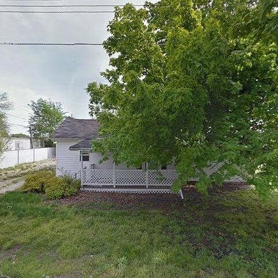 113 W Monroe St, Girard, IL 62640