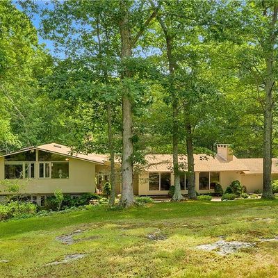 10 Susan Ter, Waterford, CT 06385