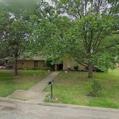 101 Briarwood St, Commerce, TX 75428