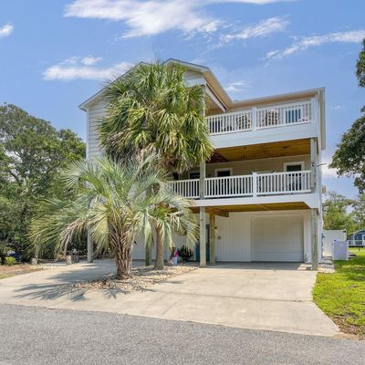 101 Se 72 Nd St, Oak Island, NC 28465