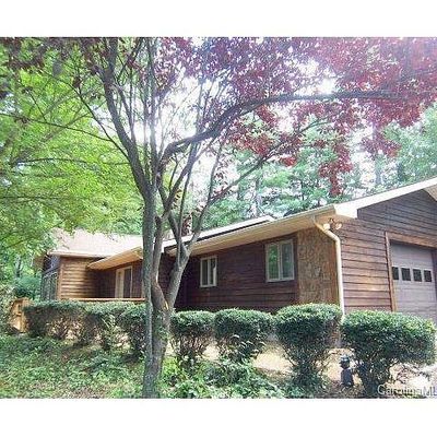 1011 Carousel Ln, Hendersonville, NC 28792