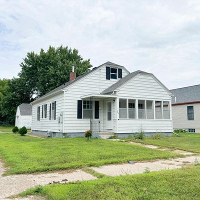 102 8 Th St, Windom, MN 56101