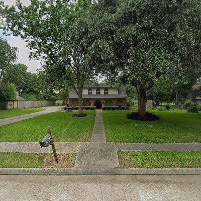 1020 Oleander St, Lake Jackson, TX 77566